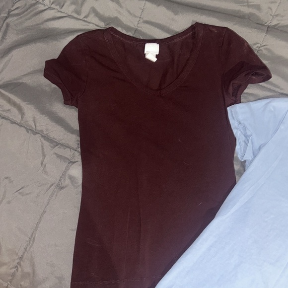 H&M v neck shirts - Picture 2 of 5